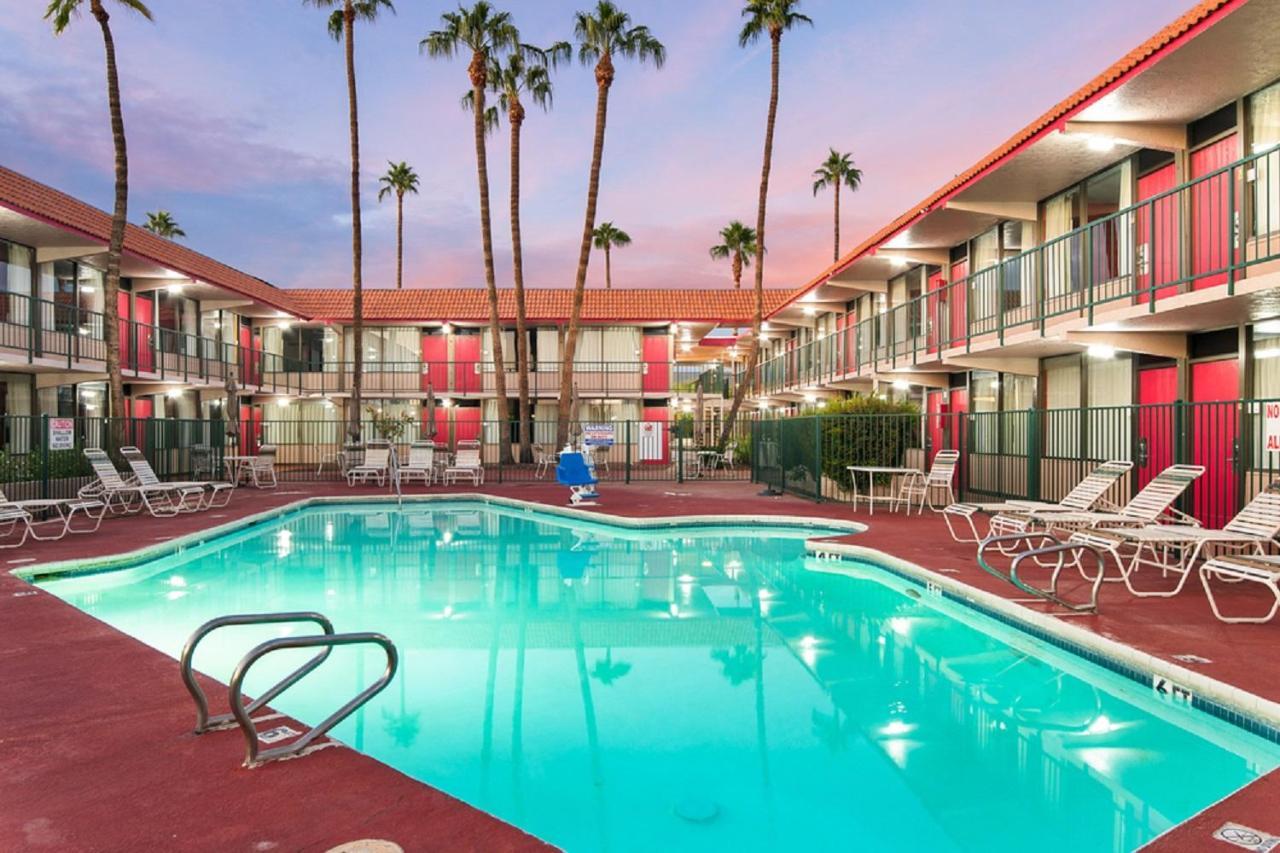 Ramada By Wyndham Mesa Downtown Hotel Exterior photo